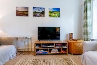 "Willow View" - Three Bedroom Streamside Home with Free Parking - 8