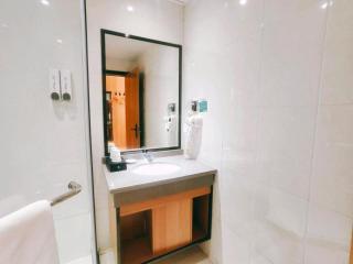 GreenTree Inn Heze Railway Station Hotel - 4