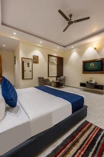 Hotel Velvet Crown - 0