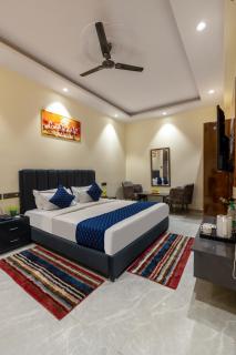 Hotel Velvet Crown - 2