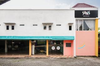 Sans Hotel Beauty Palembang - 3