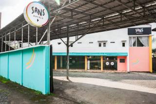 Sans Hotel Beauty Palembang - 9