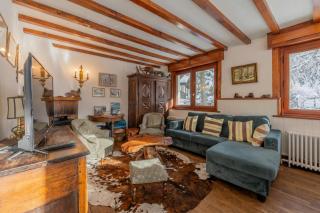 Chalet Ecureuil Family retreat w/ Garden & Fireplace - Happy Rentals - 9