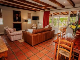 Aan de Heuvel Self-Catering Cottages - 8