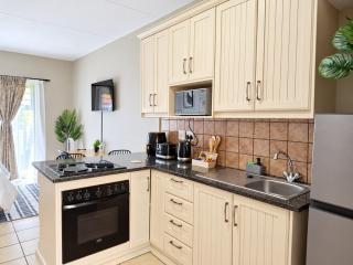 The Prestige Comfort studio Close to UFS & Tempe - 8