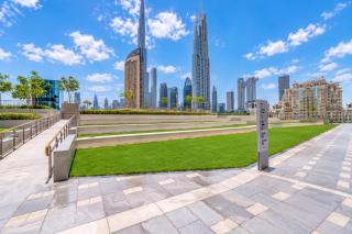 Vogue Vacation Homes, Downtown Views II with Easy Access to Dubai Mall Via a Climate Controlled Bridge, One Bedroom Apartment with Balcony and City View - 4