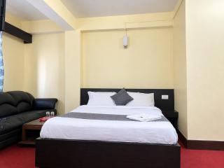 Himalayan Residency - 1 min walk from MG MARG - 5