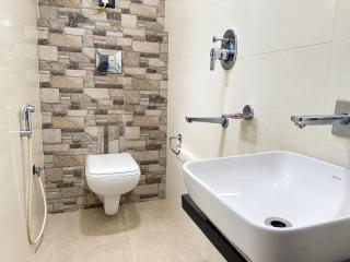 Himalayan Residency - 1 min walk from MG MARG - 4