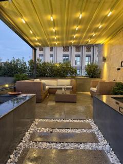 Mirabad Avenue Private Rooftop Pool Residence - 0