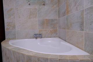 Selina Airport Guest House - 8