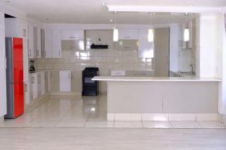 Selina Airport Guest House - 7