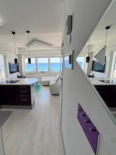Violet Sunrise Top floor Finikoudes - 7