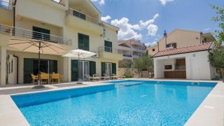 Villa Mile with a pool in the center of Makarska - 2