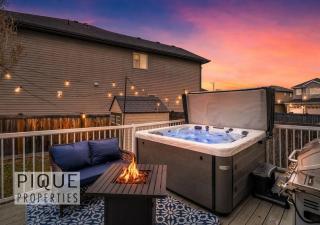 Game Night Retreat - HotTub - AC - FireTable - BBQ - Kingbed - 0