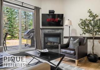 Luxury Rockies Escape - Pool&HotTub - King Bed - AC! - 2