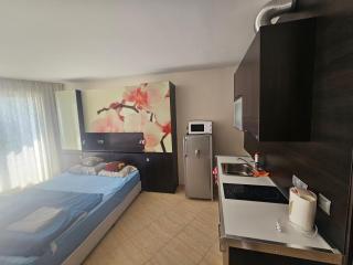 MIDIA FAMILY RESORT 1 Izbový apartmán na pláži s výhladom na more - 1