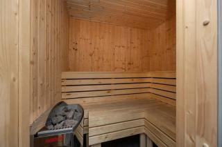 Spacious Apartment with a Terrace, Private Sauna & Parking by Noclegi Renters - 9
