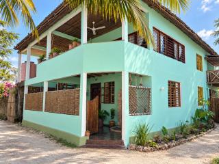 Homebase Jambiani - Back up powered home for groups - 10 seconds from the Ocean - 3