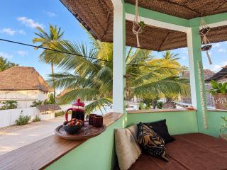 Homebase Jambiani - Back up powered home for groups - 10 seconds from the Ocean - 2