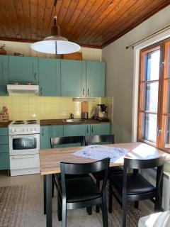 Atmospheric log cabin, great location - 4