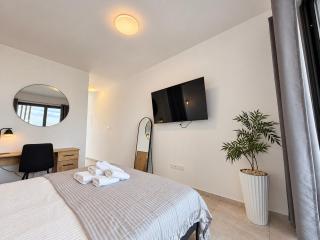 Amiteam Suites - Azure Palm Studio - 1