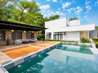 Luxury Villa in Kigali near Convention Centre with Infinity Pool - 0