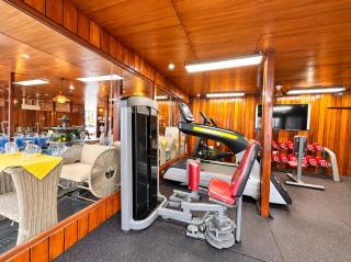 Golden Crystal Hotel in East Legon - Free Breakfast & Gym Access - Accra - 7