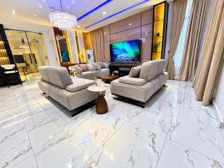 Mustard Seed 4BR Luxe Apartment with Pool - 5