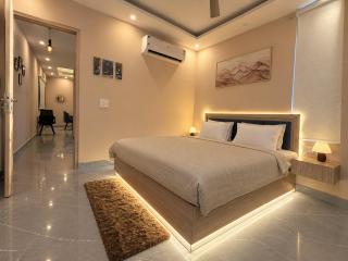Luxury Stay with Private Cinema, DLF Phase 3 - 4