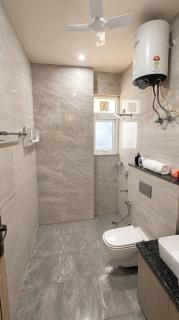 Luxury Stay with Private Cinema, DLF Phase 3 - Gurgaon - 6