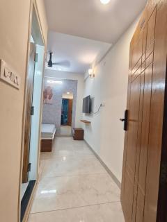 independent Terrace Garden Room With Bougainvillea,AC and Smart TV - 4