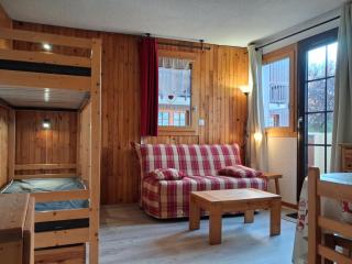 Studio chaleureux au centre, balcon, proche pistes - 0