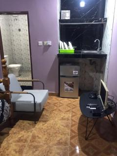 Afonta's Greenhouse Queen's Studio Apartment - 1