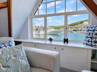 Seascape - Waterfront apartment, glorious views and parking - 8