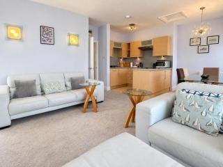 Seascape - Waterfront apartment, glorious views and parking - 4