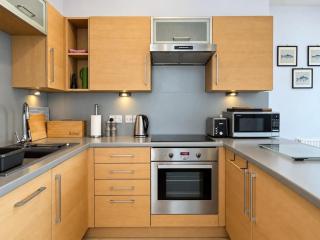 Seascape - Waterfront apartment, glorious views and parking - 1