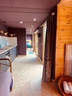 Secluded Lodge with Spa Room - 7