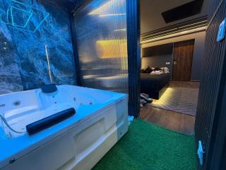Lunar Luxe Suite in Element one - 8