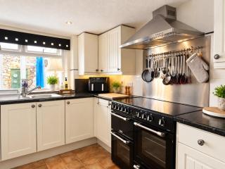 Charming Thatched Cottage, Dog Friendly - Sleeps 4 - 2