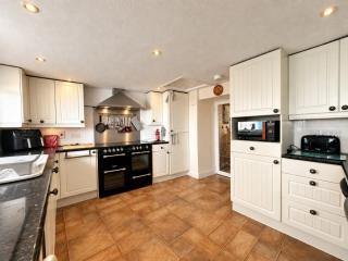 Charming Thatched Cottage, Dog Friendly - Sleeps 4 - 7