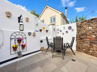 Charming Thatched Cottage, Dog Friendly - Sleeps 4 - 6