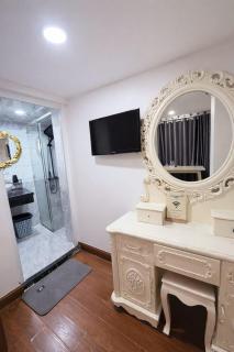 Crowne Bui Vien City Center Hotel - 2