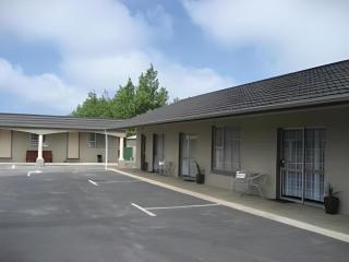 Avenue Motel - 9