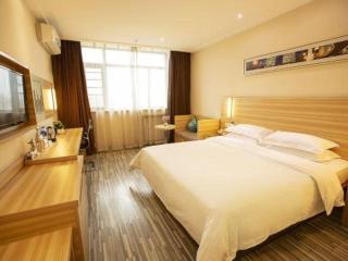 IU Hotel Zhengzhou Lvcheng Square Metro Station - 1