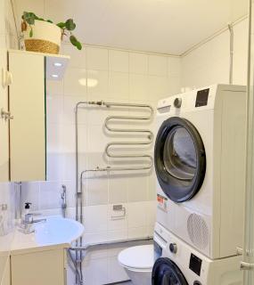 Spacious City Centre Studio with 65 Inch TV - 2