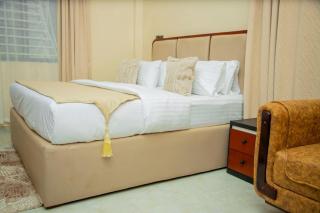 Golden Glow Hotel - 7