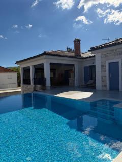 Vila JELSANA - 1