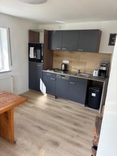 25 Sleep - 5 Zimmer, max 8 Personen, 2 Bäder, Küche, Einzelbetten 120x200cm, WLAN, inkl Parkplätze am Haus - 1