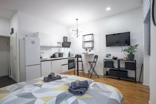 Loni's Place Apartments - 1