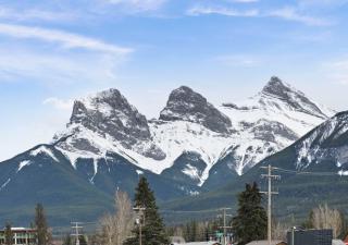 Mountain Haven Retreat, Pool & Hot Tub, UG Parking, Fitness Centre, WiFi! - 5